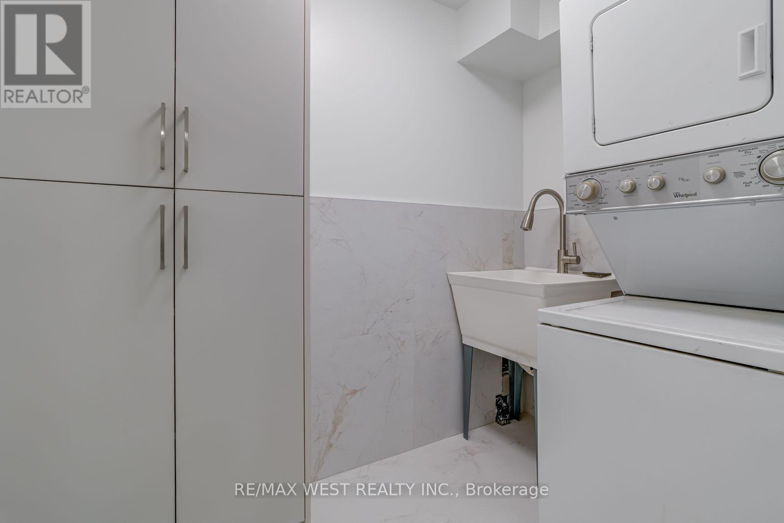 Lower - 152 Clarence Street, Brampton, Ontario  L6W 1S9 - Photo 24 - W12483327