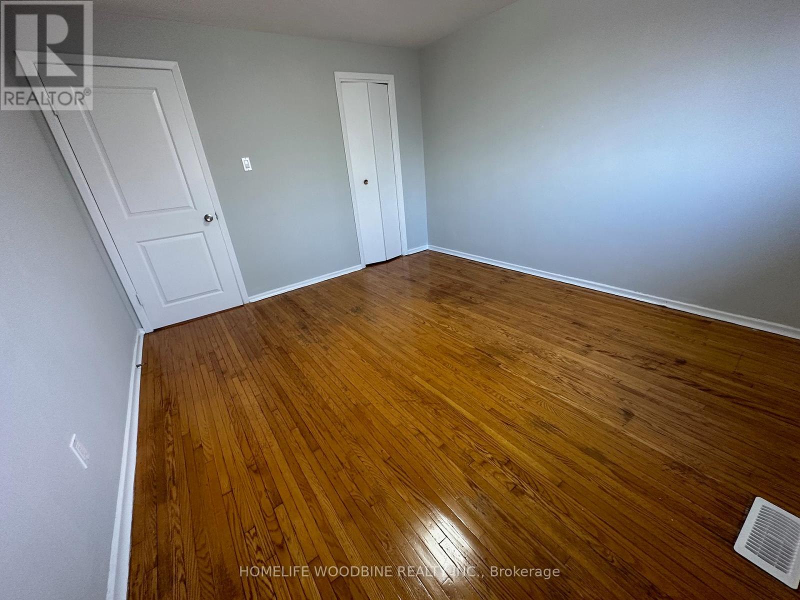 31 Benton Street, Brampton, Ontario  L6W 3B8 - Photo 8 - W12483328