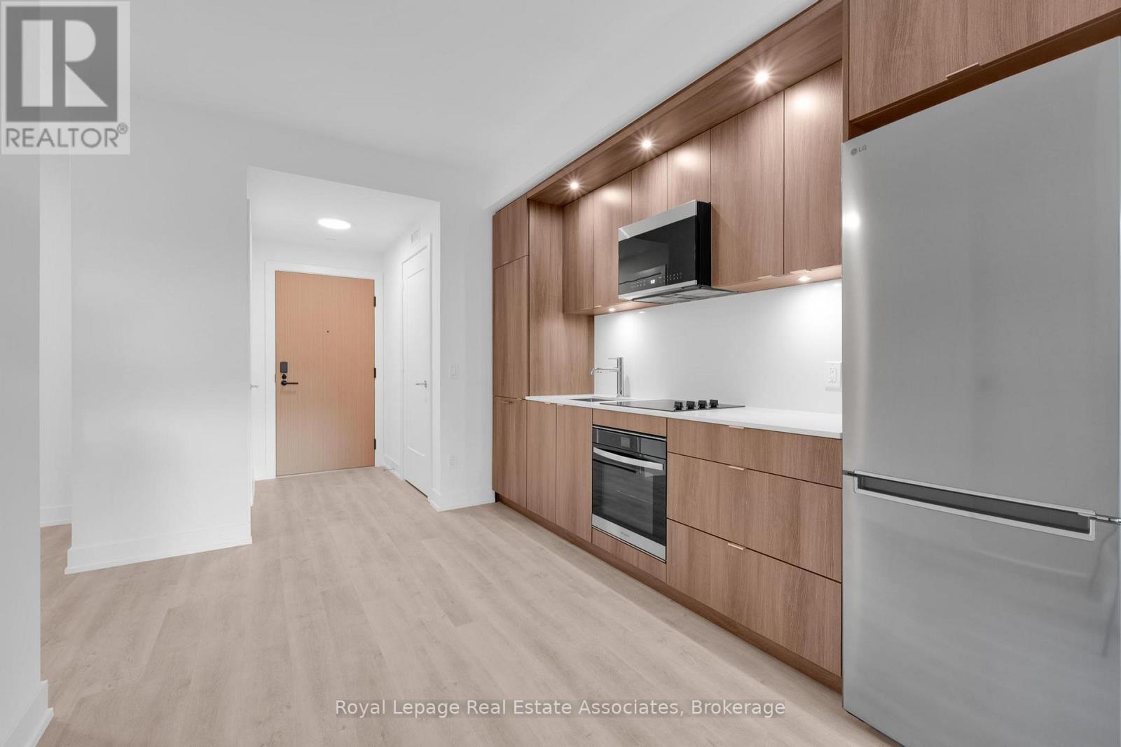 408 - 60 Cental Park Roadway, Toronto, Ontario  M9A 0E6 - Photo 13 - W12483342
