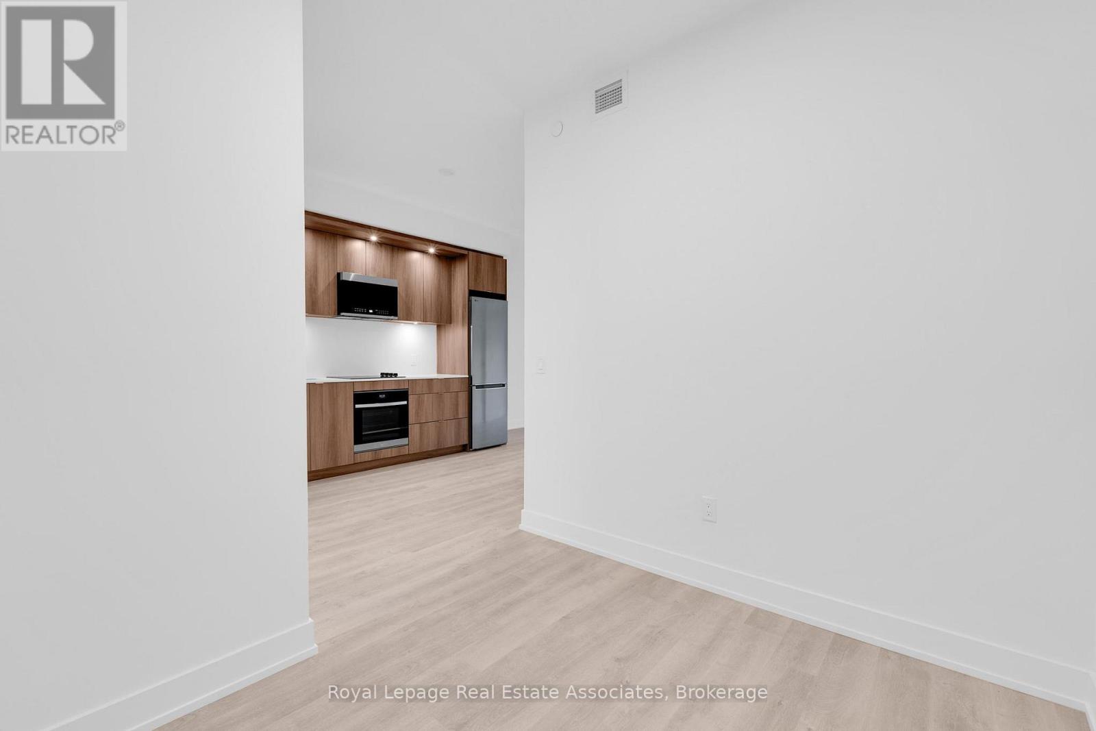 408 - 60 Cental Park Roadway, Toronto, Ontario  M9A 0E6 - Photo 6 - W12483342