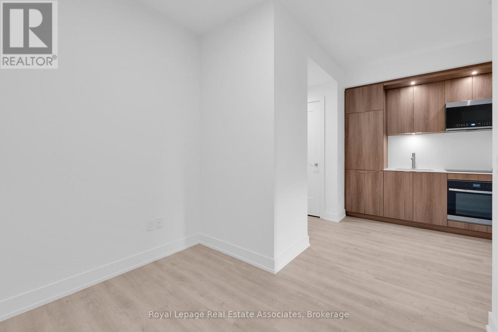 408 - 60 Cental Park Roadway, Toronto, Ontario  M9A 0E6 - Photo 7 - W12483342