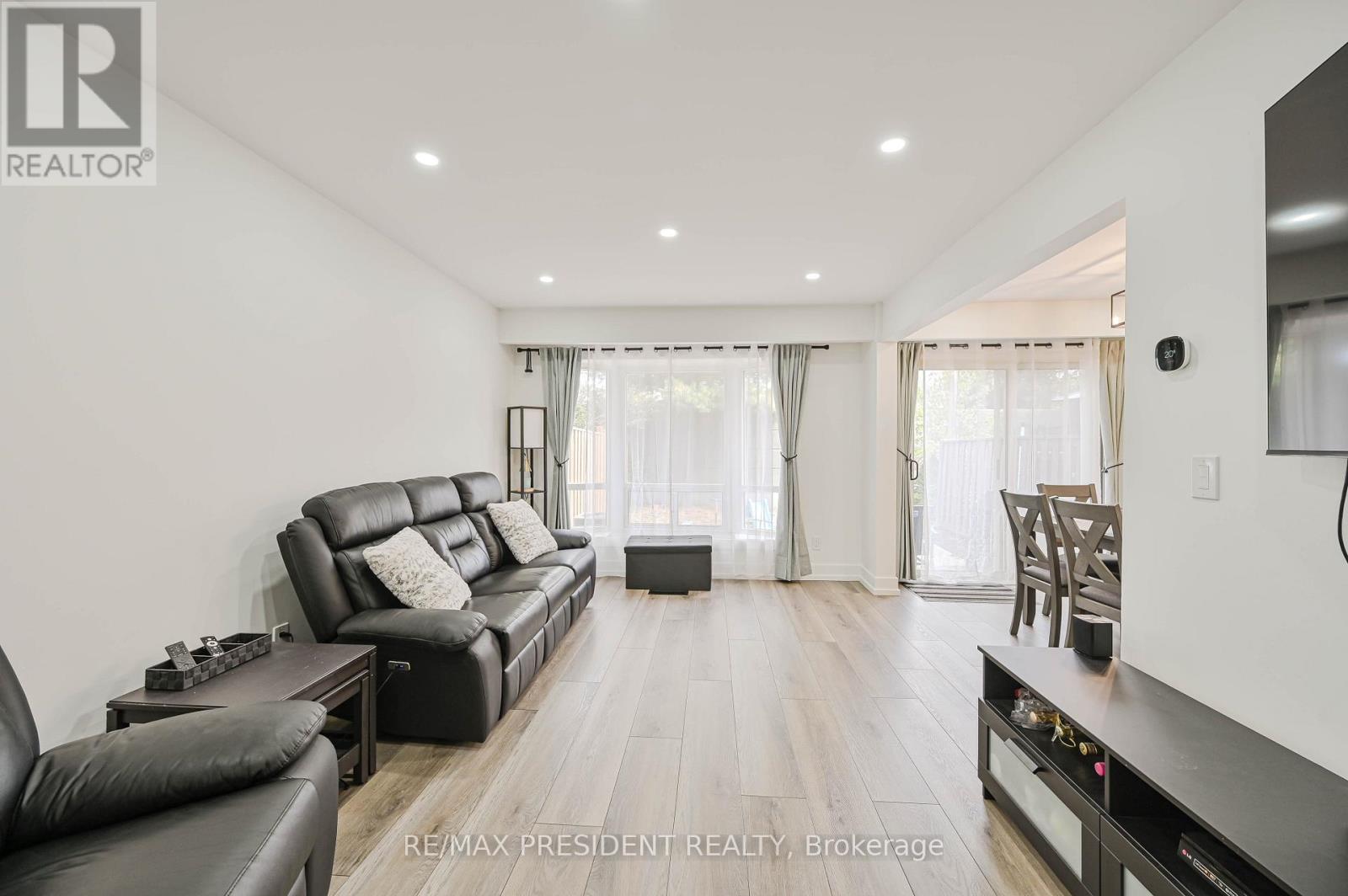 237 Baronwood Crescent, Brampton, Ontario  L6V 3H6 - Photo 10 - W12483349
