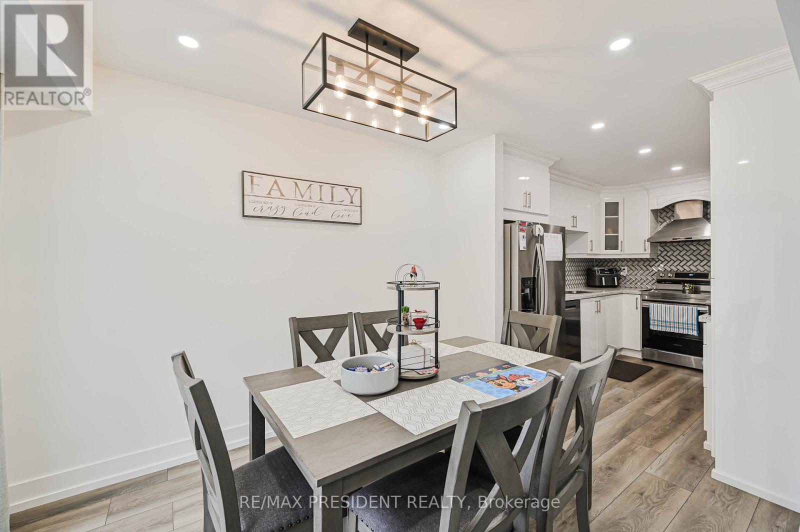 237 Baronwood Crescent, Brampton, Ontario  L6V 3H6 - Photo 11 - W12483349