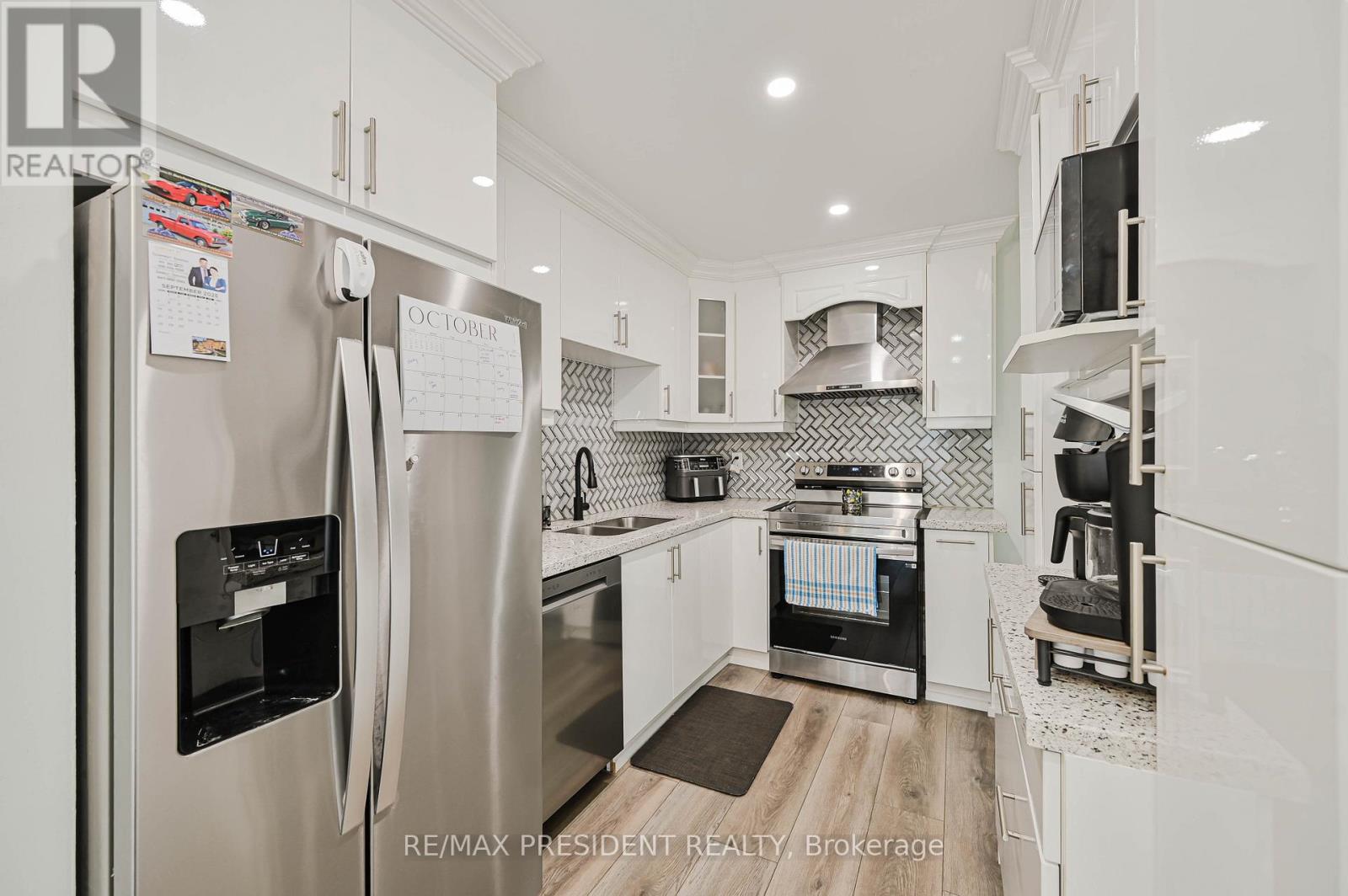 237 Baronwood Crescent, Brampton, Ontario  L6V 3H6 - Photo 13 - W12483349