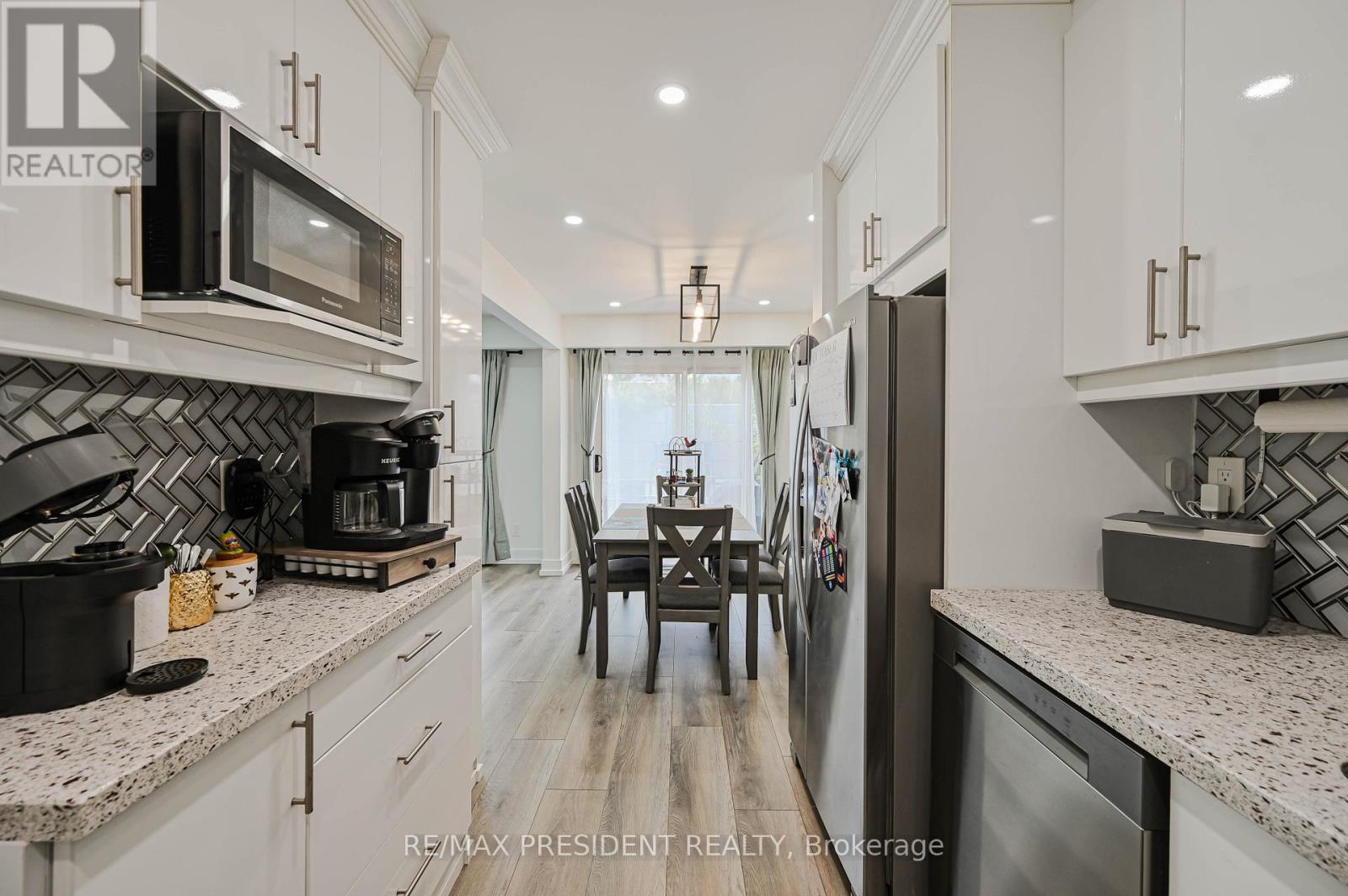 237 Baronwood Crescent, Brampton, Ontario  L6V 3H6 - Photo 15 - W12483349