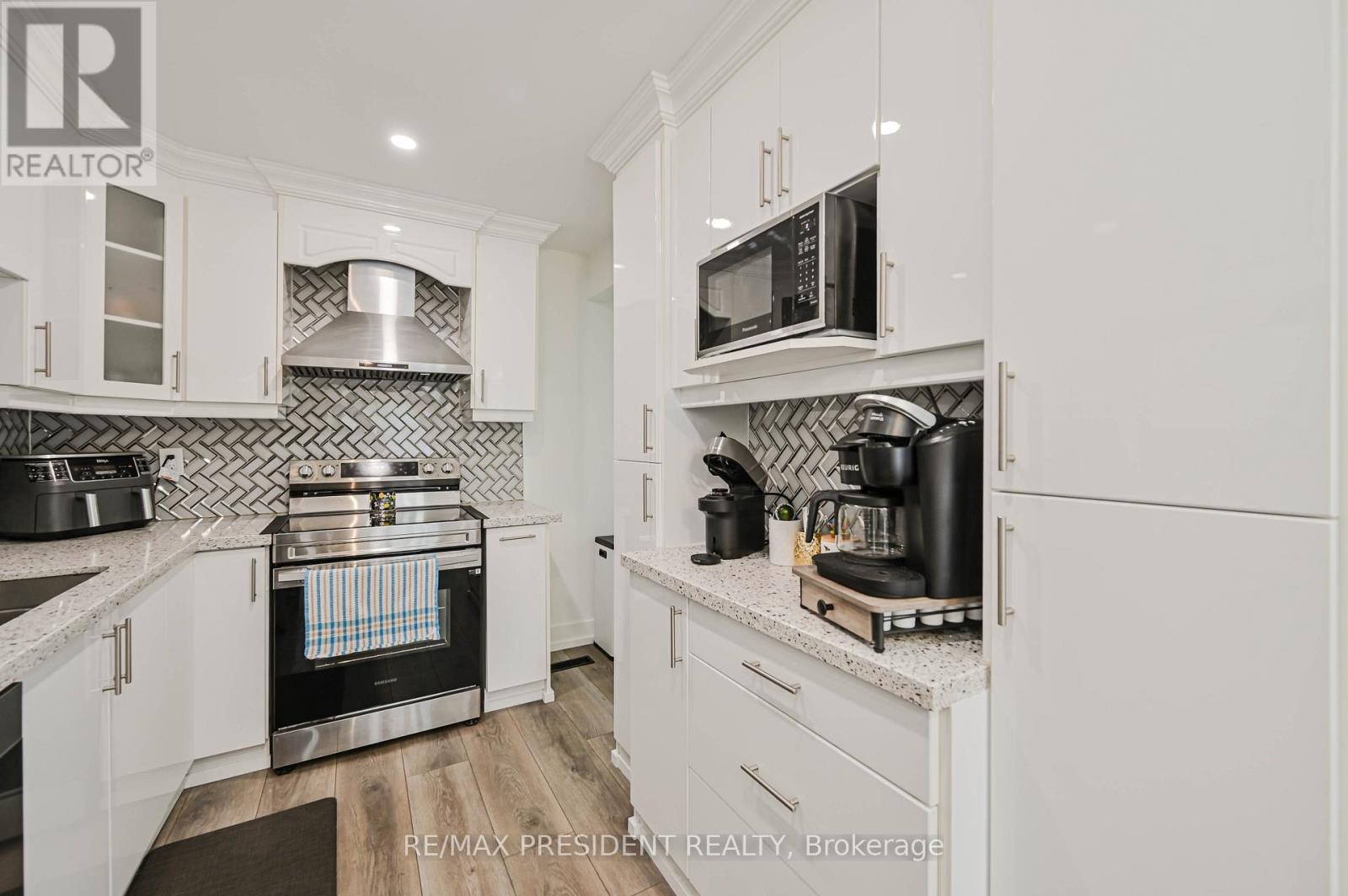 237 Baronwood Crescent, Brampton, Ontario  L6V 3H6 - Photo 17 - W12483349