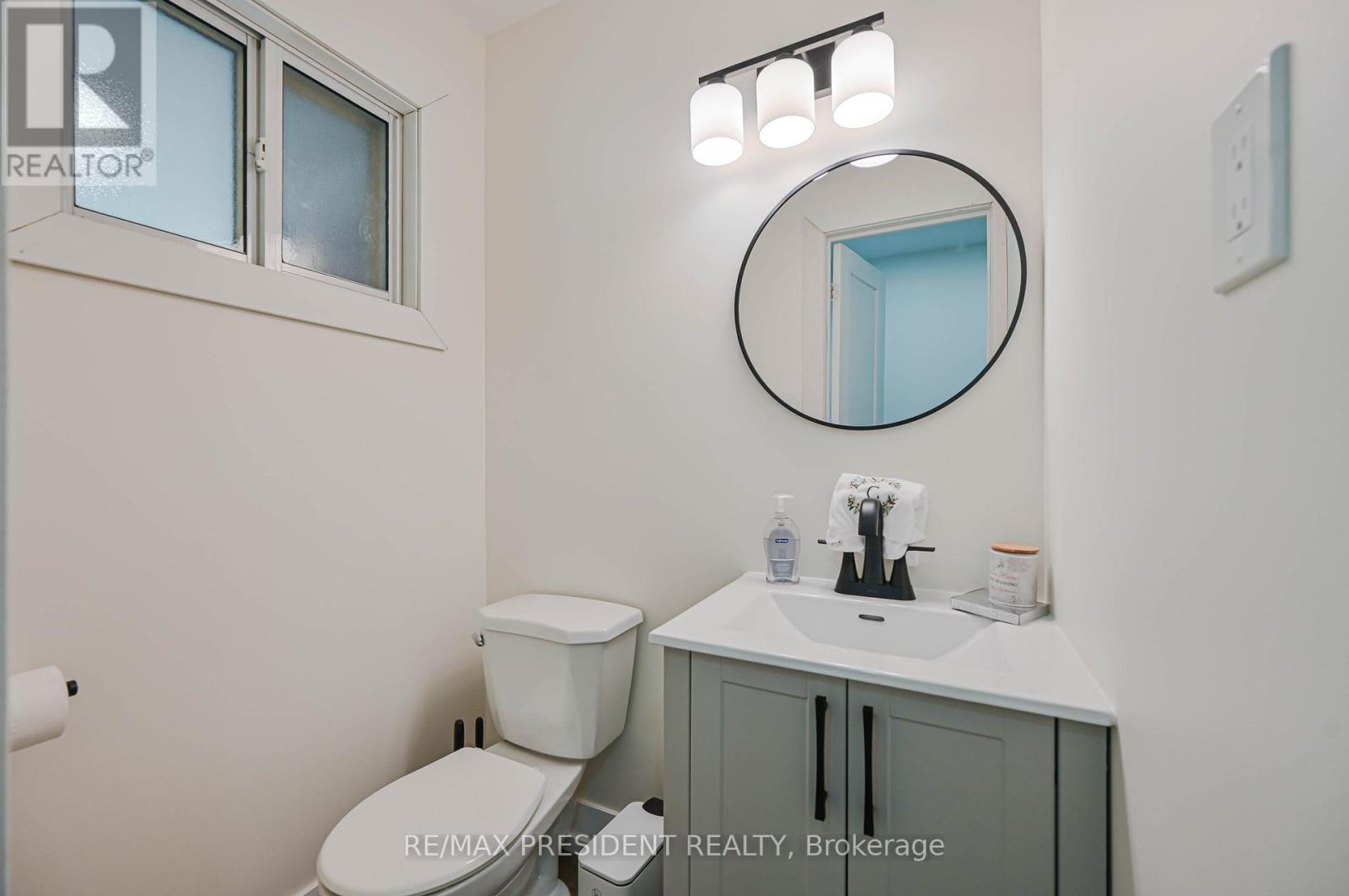 237 Baronwood Crescent, Brampton, Ontario  L6V 3H6 - Photo 21 - W12483349
