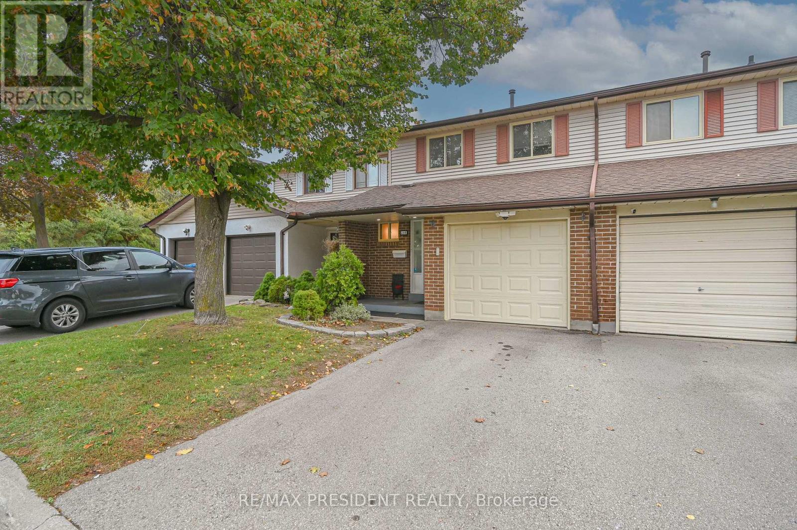 237 Baronwood Crescent, Brampton, Ontario  L6V 3H6 - Photo 3 - W12483349