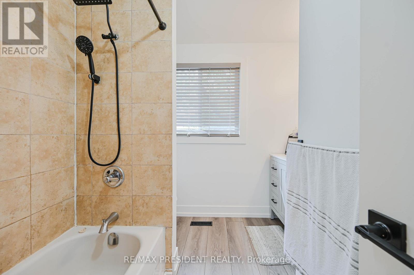 237 Baronwood Crescent, Brampton, Ontario  L6V 3H6 - Photo 38 - W12483349