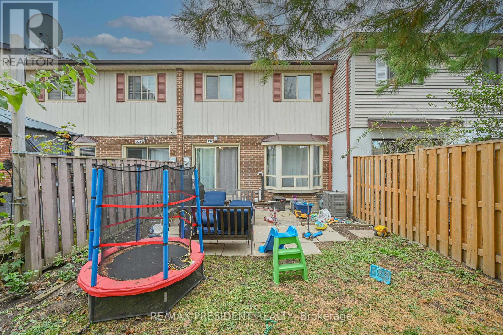 237 Baronwood Crescent, Brampton, Ontario  L6V 3H6 - Photo 44 - W12483349