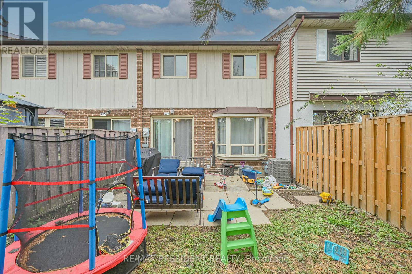 237 Baronwood Crescent, Brampton, Ontario  L6V 3H6 - Photo 45 - W12483349