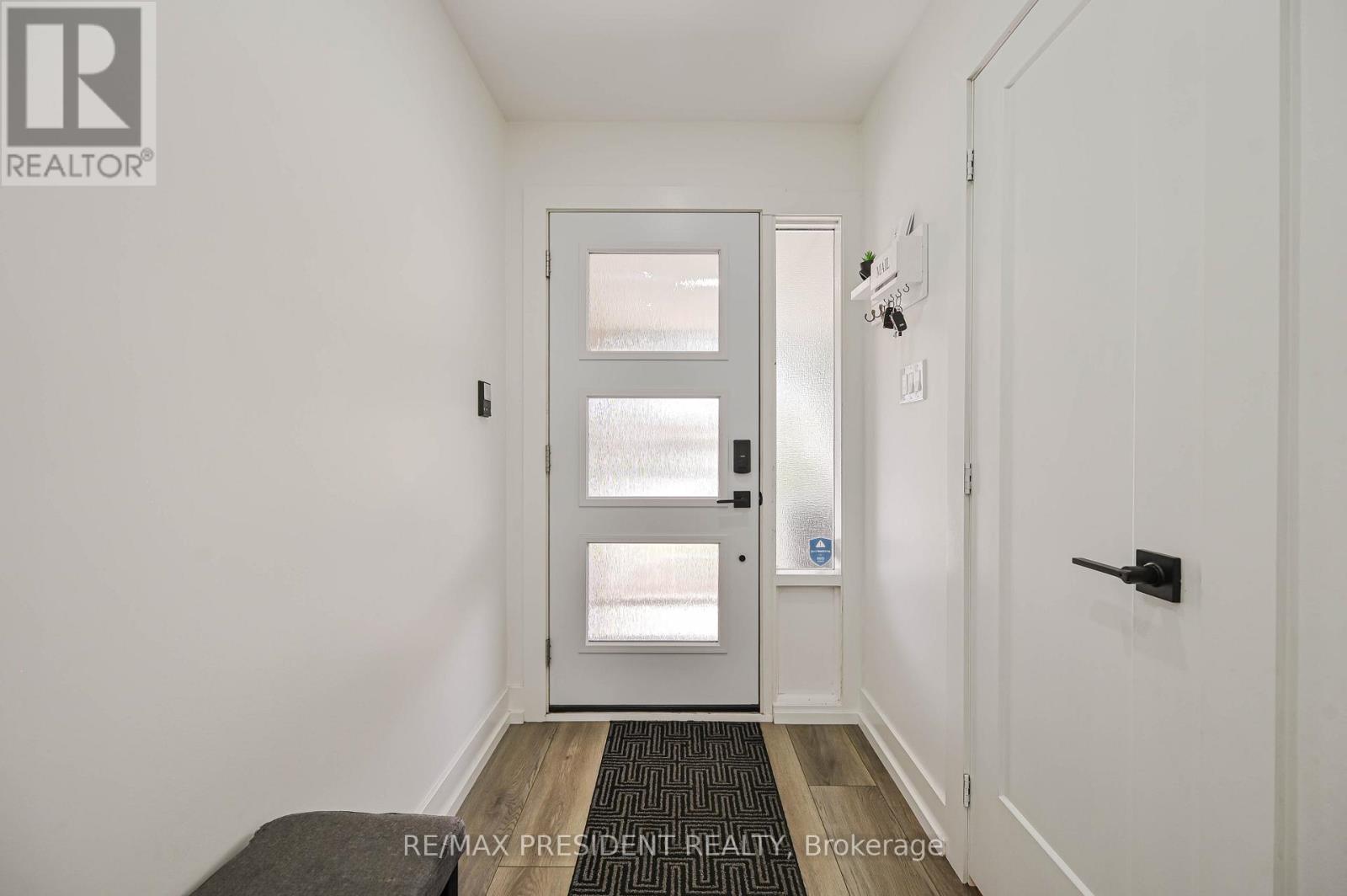 237 Baronwood Crescent, Brampton, Ontario  L6V 3H6 - Photo 5 - W12483349