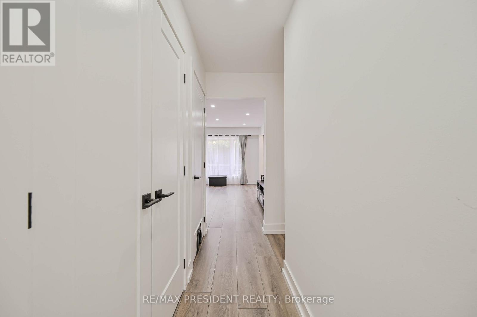 237 Baronwood Crescent, Brampton, Ontario  L6V 3H6 - Photo 7 - W12483349