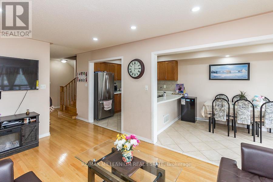 9 Revelstoke Place, Brampton, Ontario  L6R 3G3 - Photo 10 - W12483371