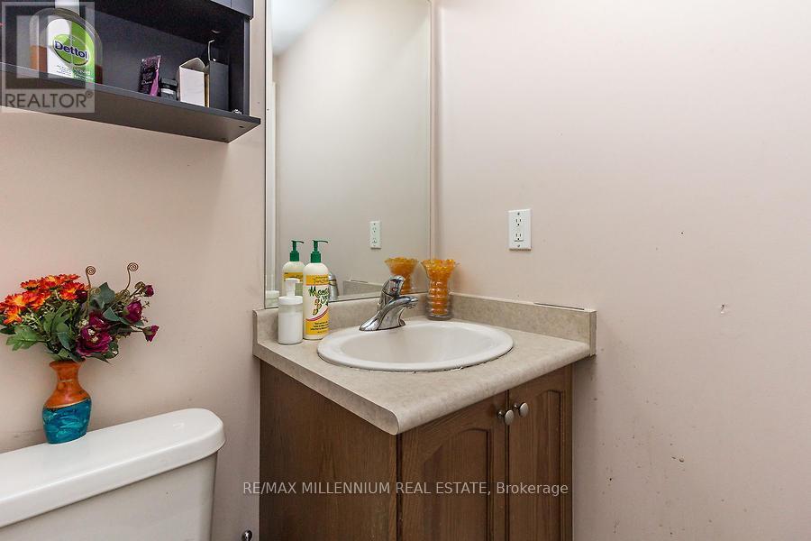 9 Revelstoke Place, Brampton, Ontario  L6R 3G3 - Photo 19 - W12483371