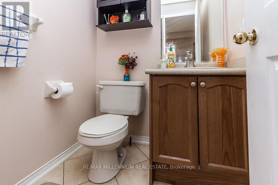 9 Revelstoke Place, Brampton, Ontario  L6R 3G3 - Photo 20 - W12483371