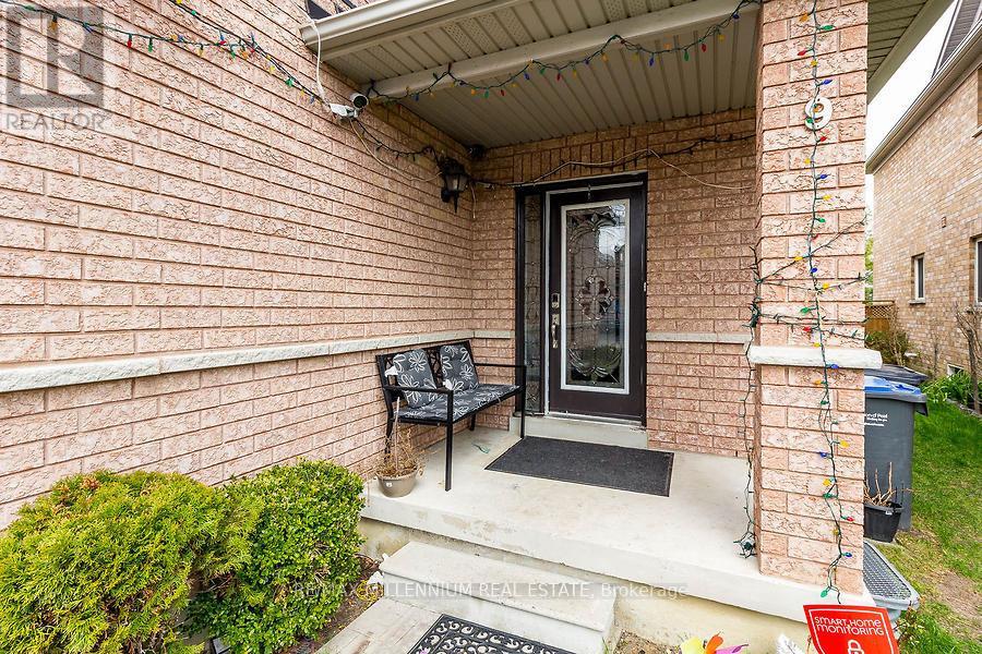 9 Revelstoke Place, Brampton, Ontario  L6R 3G3 - Photo 4 - W12483371