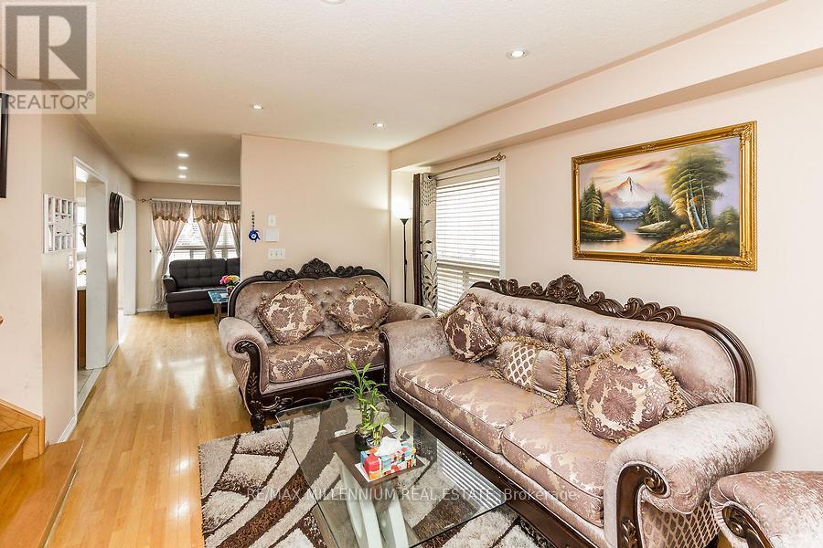 9 Revelstoke Place, Brampton, Ontario  L6R 3G3 - Photo 6 - W12483371