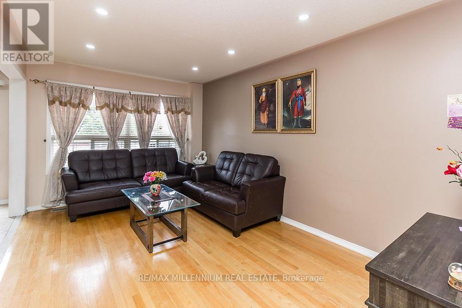 9 Revelstoke Place, Brampton, Ontario  L6R 3G3 - Photo 9 - W12483371