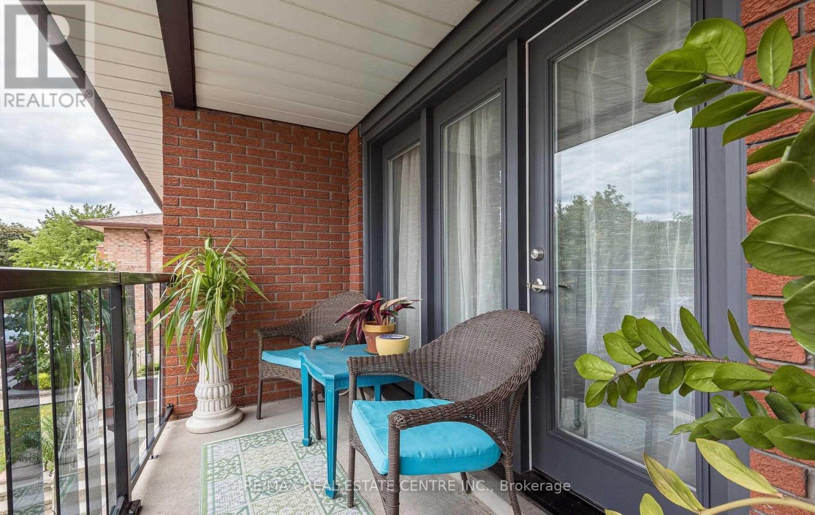 115 Antigua Road, Mississauga, Ontario  L5B 2T9 - Photo 2 - W12483382