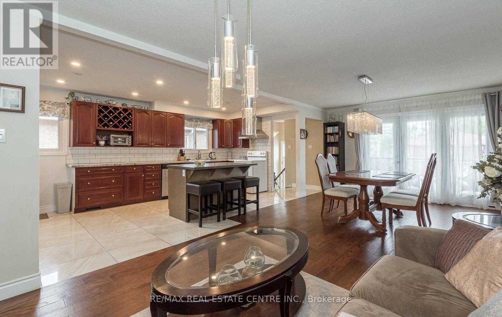 115 Antigua Road, Mississauga, Ontario  L5B 2T9 - Photo 6 - W12483382