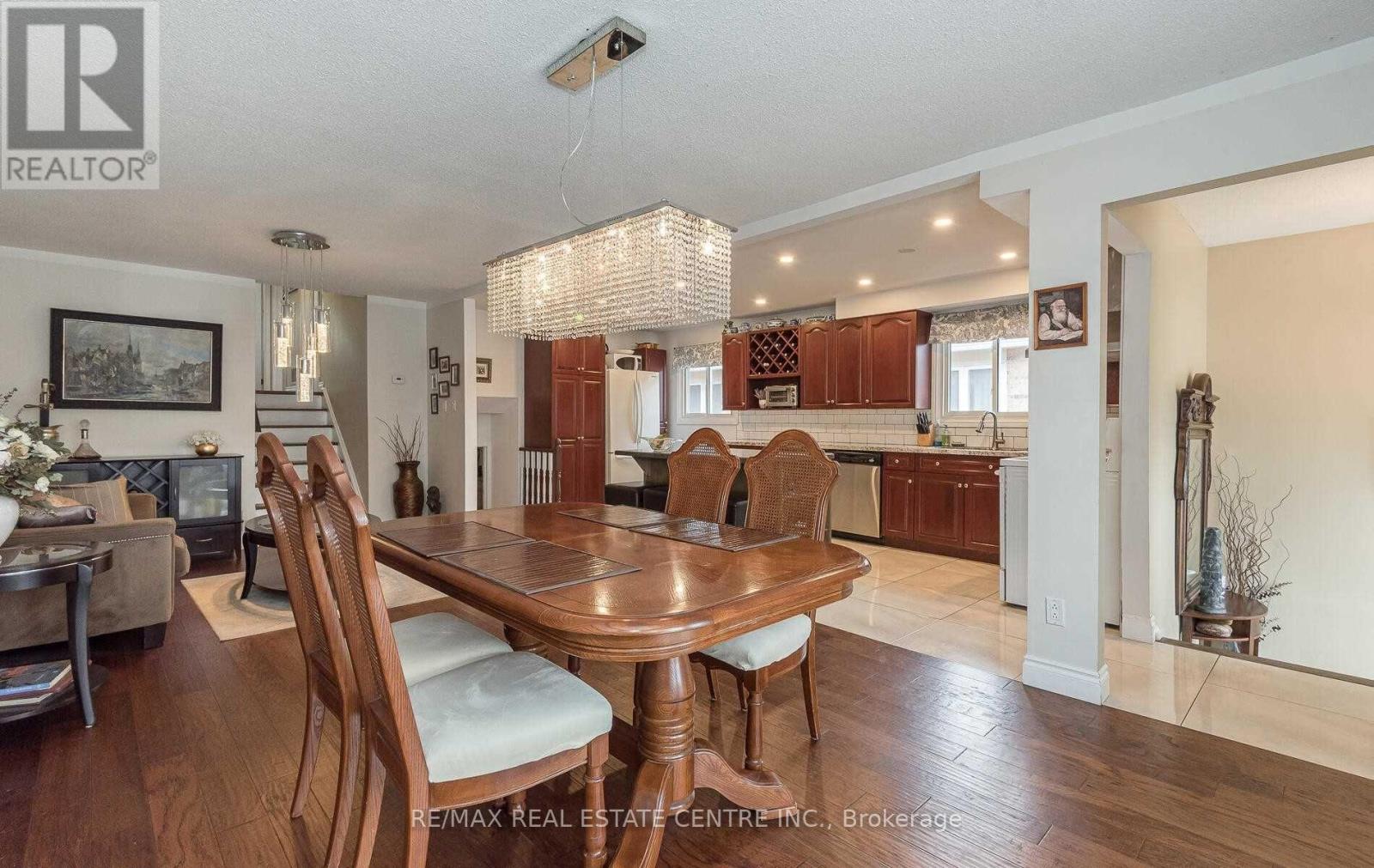 115 Antigua Road, Mississauga, Ontario  L5B 2T9 - Photo 7 - W12483382
