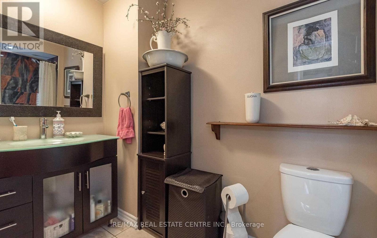115 Antigua Road, Mississauga, Ontario  L5B 2T9 - Photo 8 - W12483382