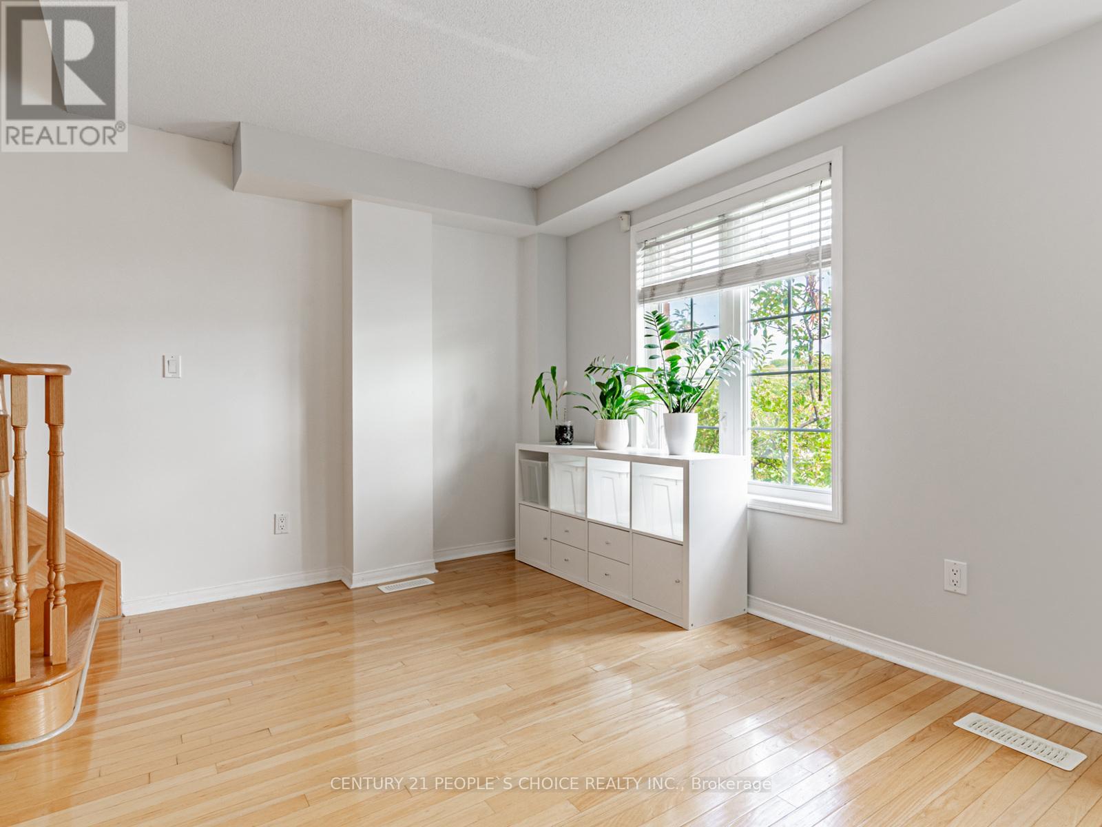5 - 27 West Dean Park Drive, Toronto, Ontario  M9B 2R5 - Photo 10 - W12483400