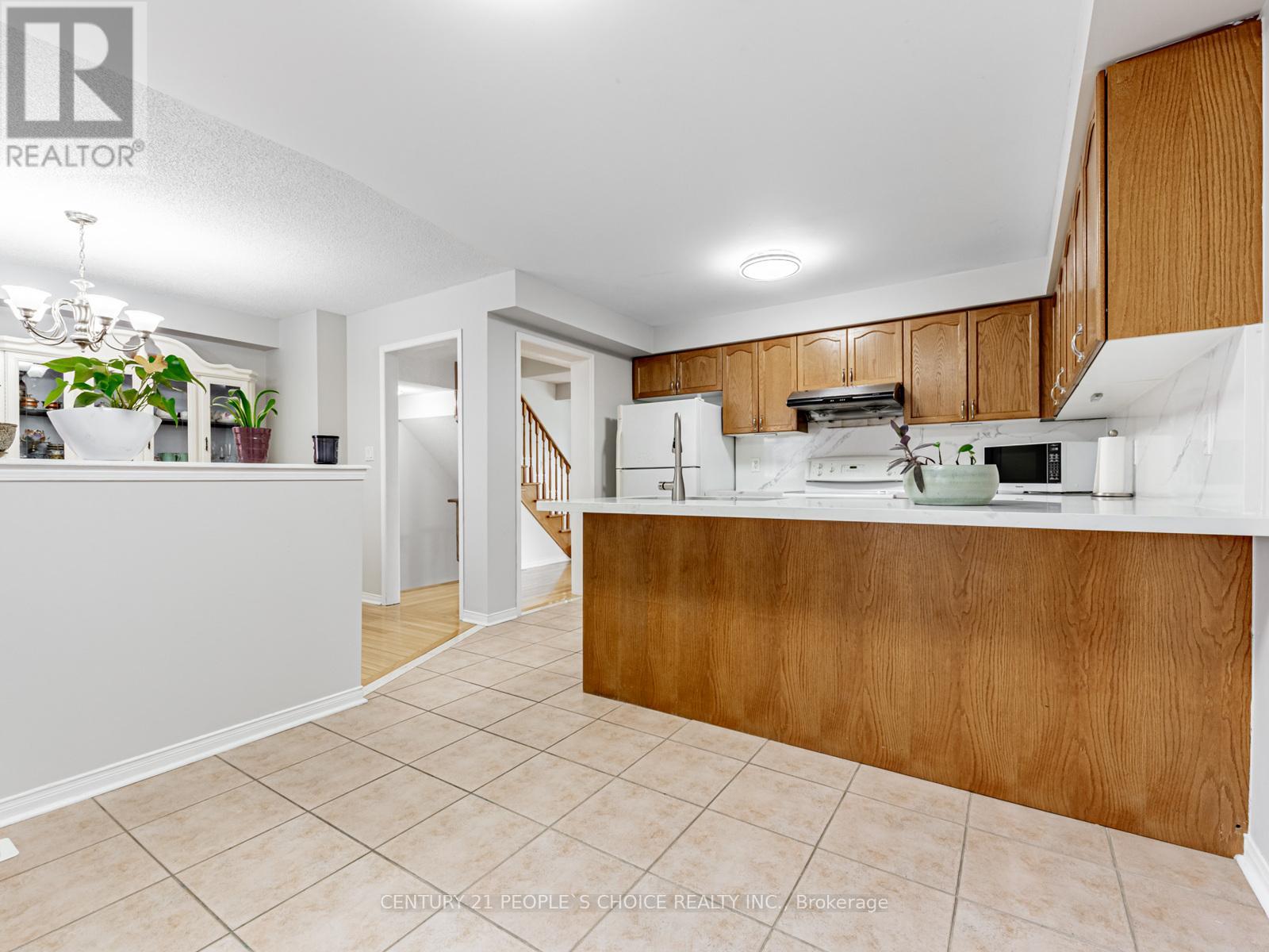 5 - 27 West Dean Park Drive, Toronto, Ontario  M9B 2R5 - Photo 12 - W12483400