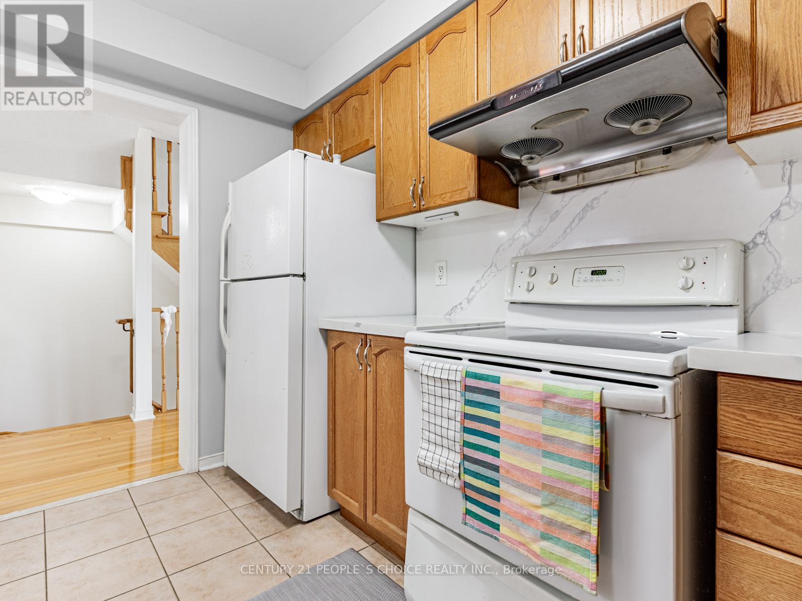 5 - 27 West Dean Park Drive, Toronto, Ontario  M9B 2R5 - Photo 14 - W12483400