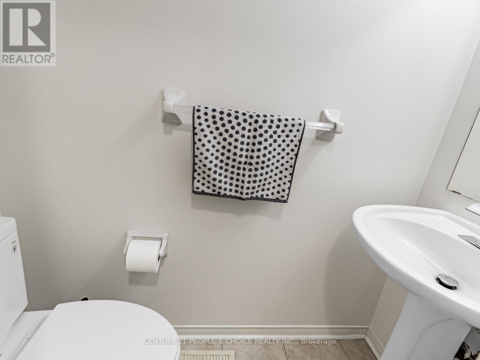5 - 27 West Dean Park Drive, Toronto, Ontario  M9B 2R5 - Photo 18 - W12483400