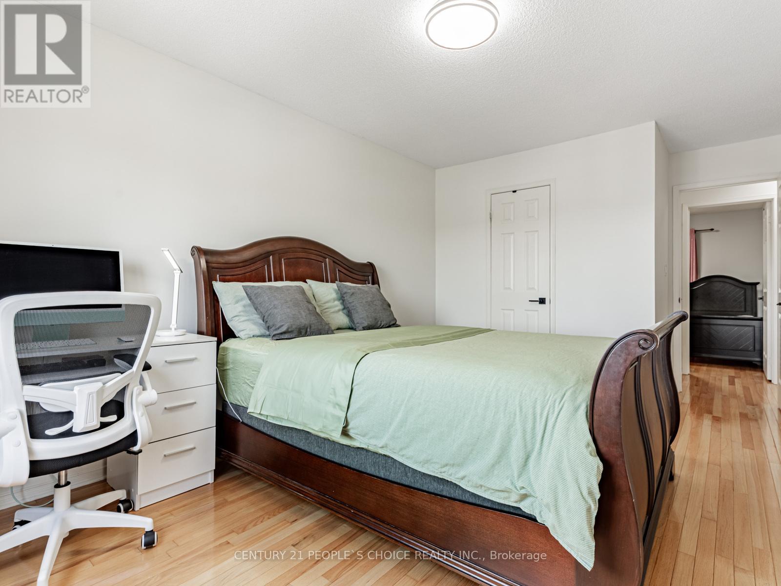 5 - 27 West Dean Park Drive, Toronto, Ontario  M9B 2R5 - Photo 20 - W12483400