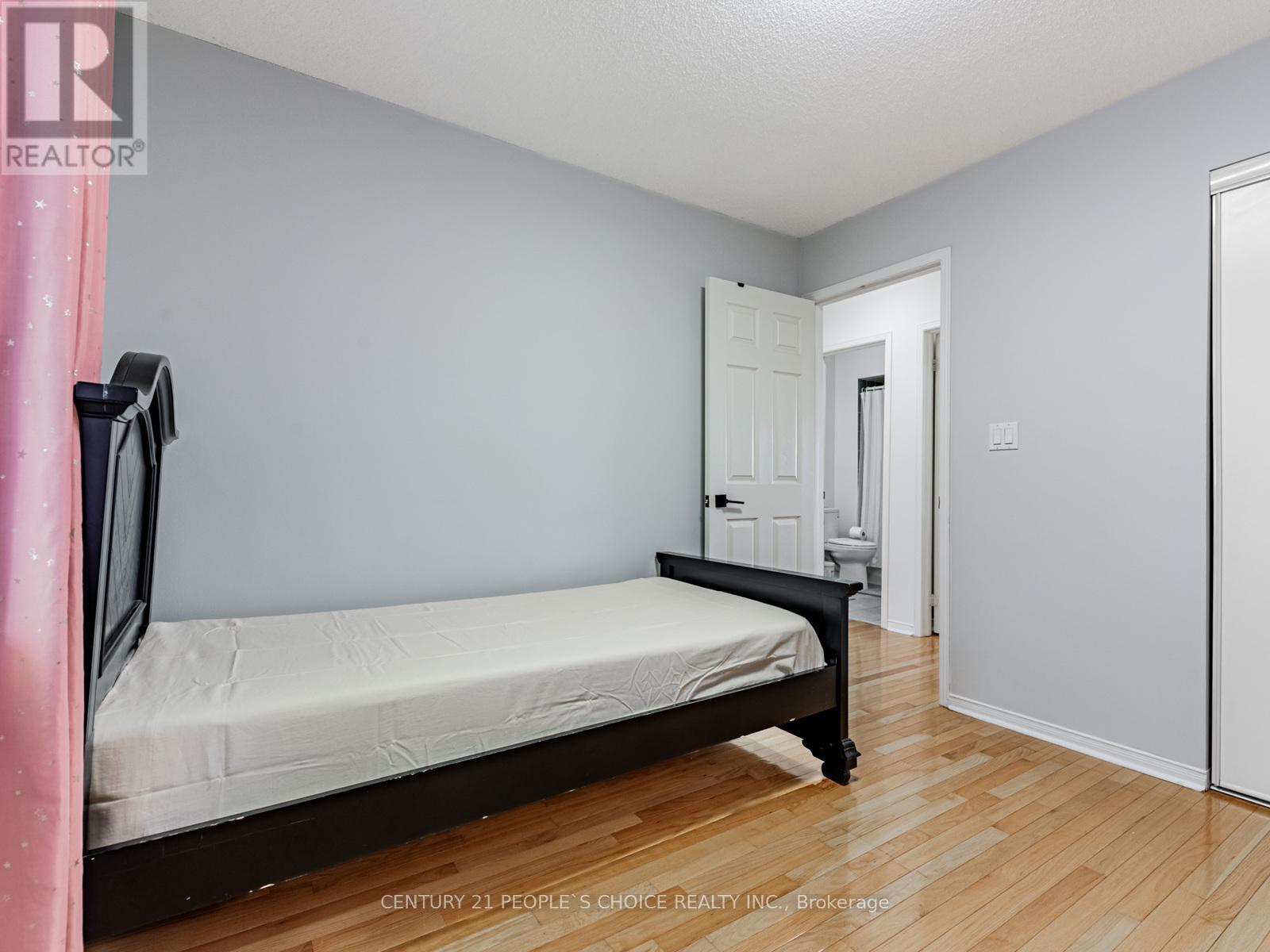 5 - 27 West Dean Park Drive, Toronto, Ontario  M9B 2R5 - Photo 21 - W12483400