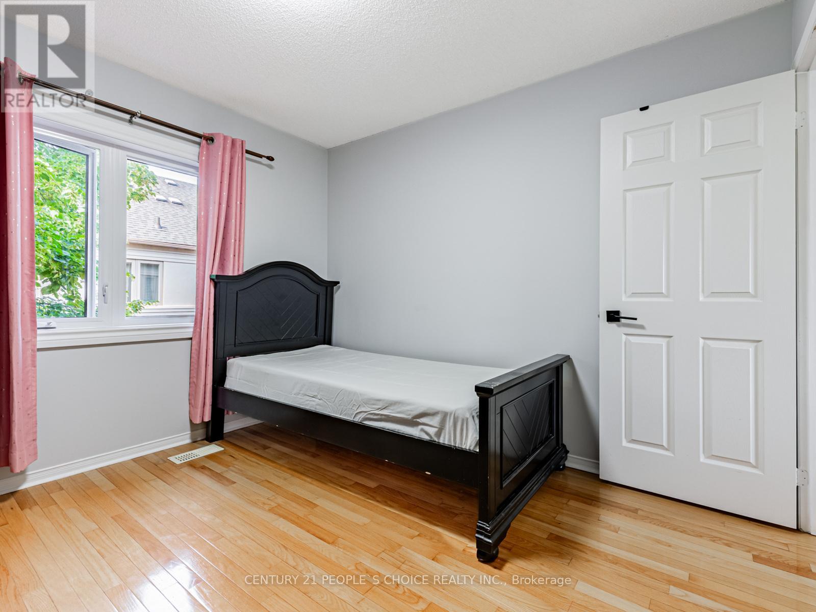 5 - 27 West Dean Park Drive, Toronto, Ontario  M9B 2R5 - Photo 22 - W12483400