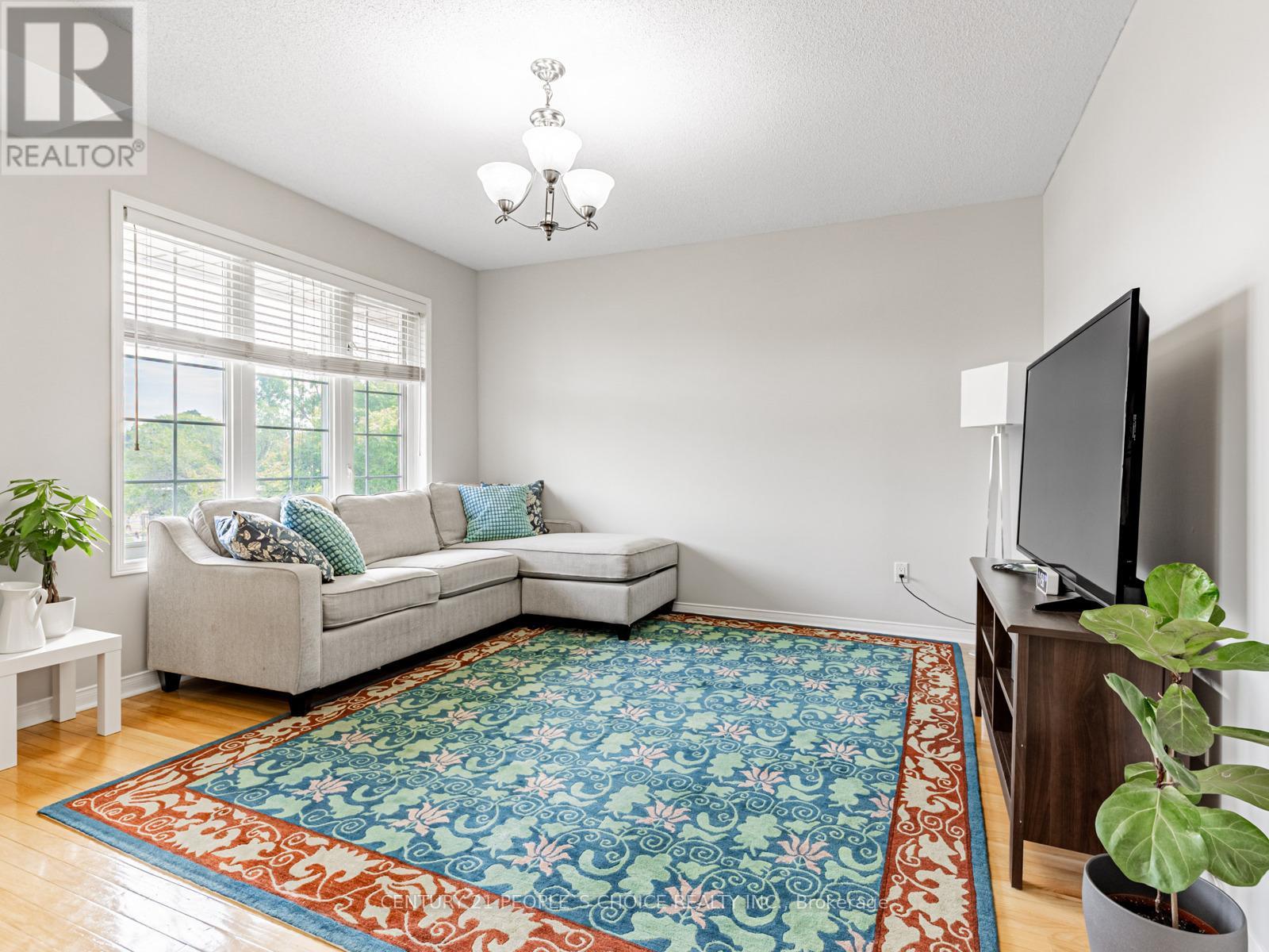 5 - 27 West Dean Park Drive, Toronto, Ontario  M9B 2R5 - Photo 7 - W12483400