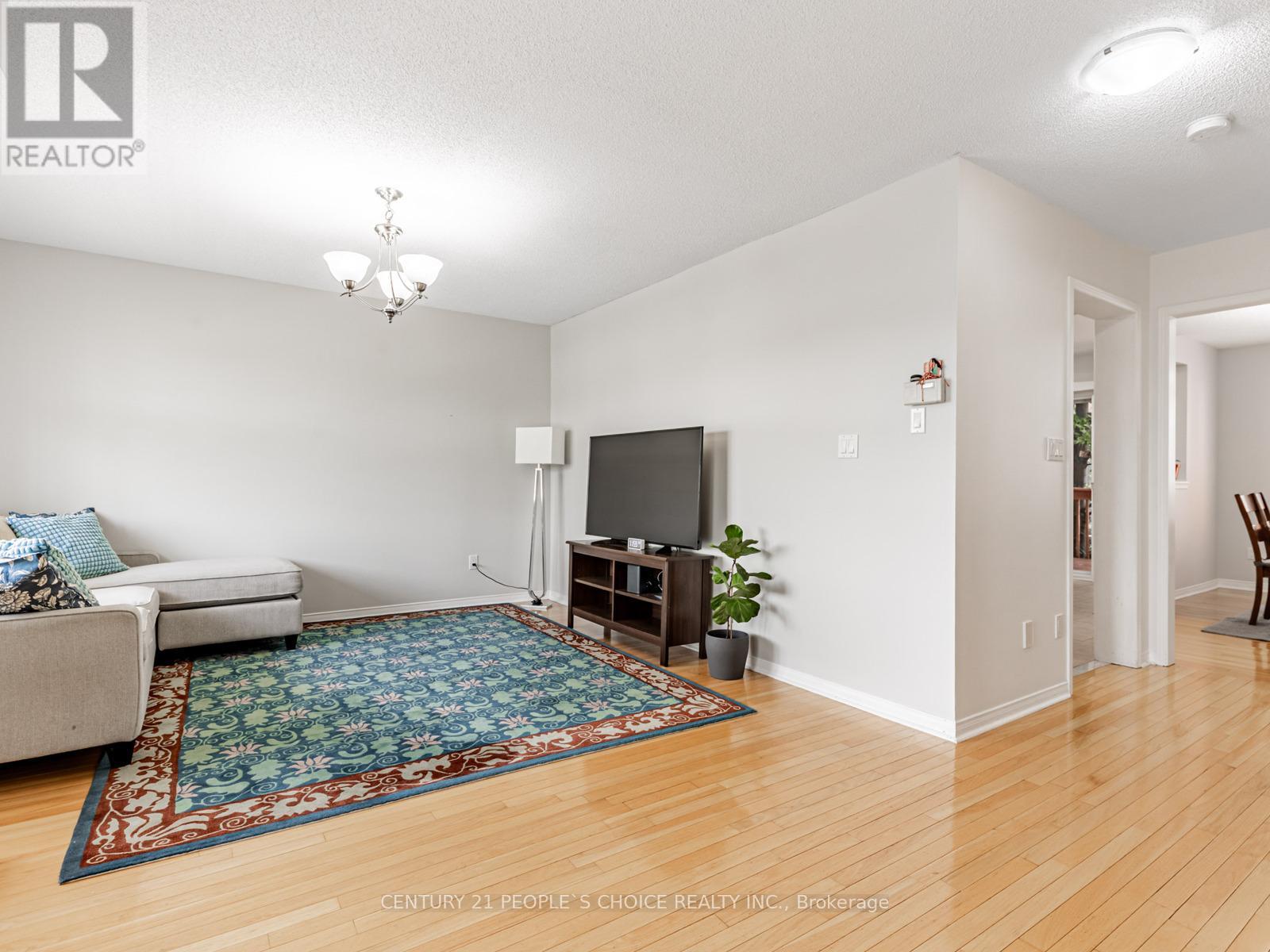 5 - 27 West Dean Park Drive, Toronto, Ontario  M9B 2R5 - Photo 9 - W12483400