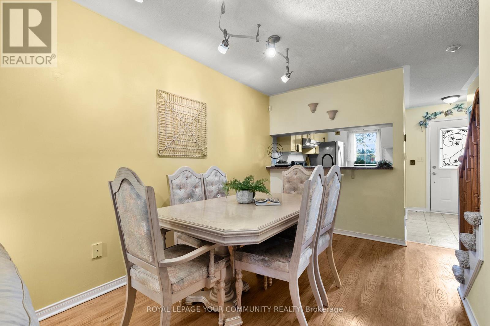 11 - 210 Manitoba Street, Toronto, Ontario  M8Y 4G7 - Photo 8 - W12483412