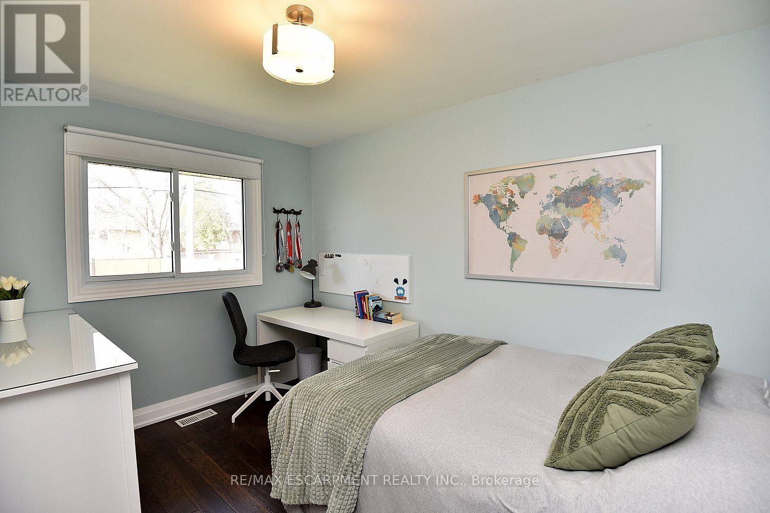 1204 Tavistock Drive, Burlington, Ontario  L7P 2N5 - Photo 16 - W12483415