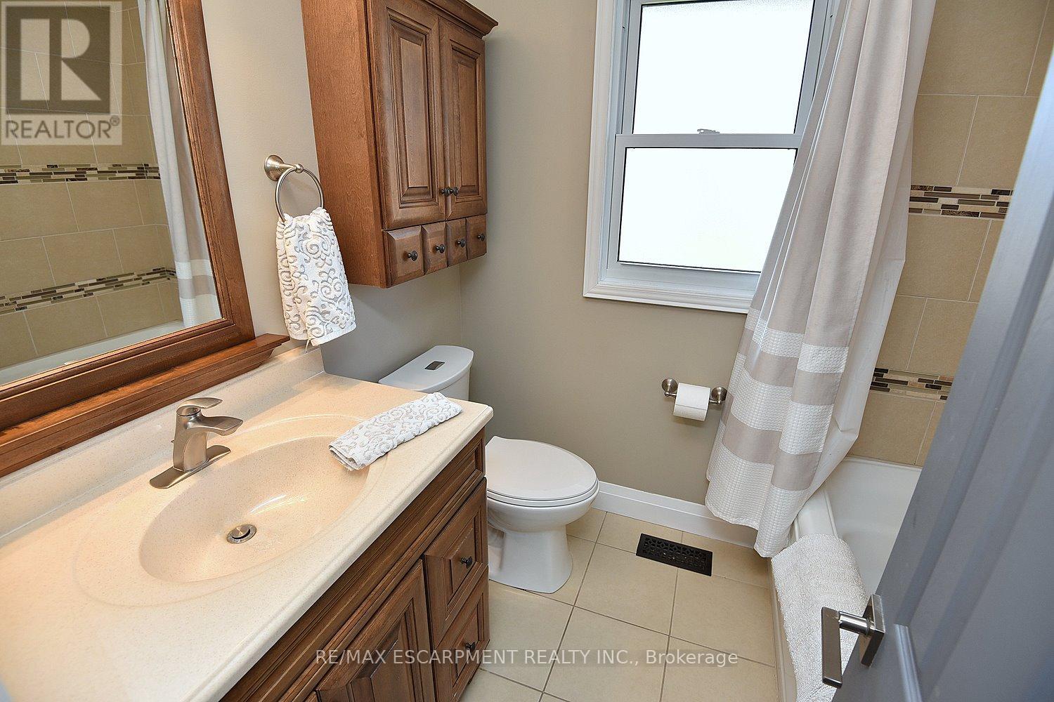 1204 Tavistock Drive, Burlington, Ontario  L7P 2N5 - Photo 18 - W12483415
