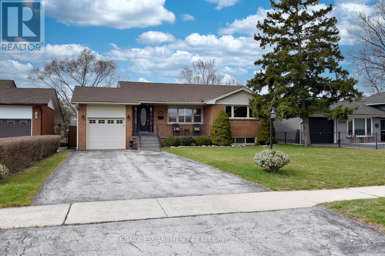 1204 Tavistock Drive, Burlington, Ontario  L7P 2N5 - Photo 2 - W12483415