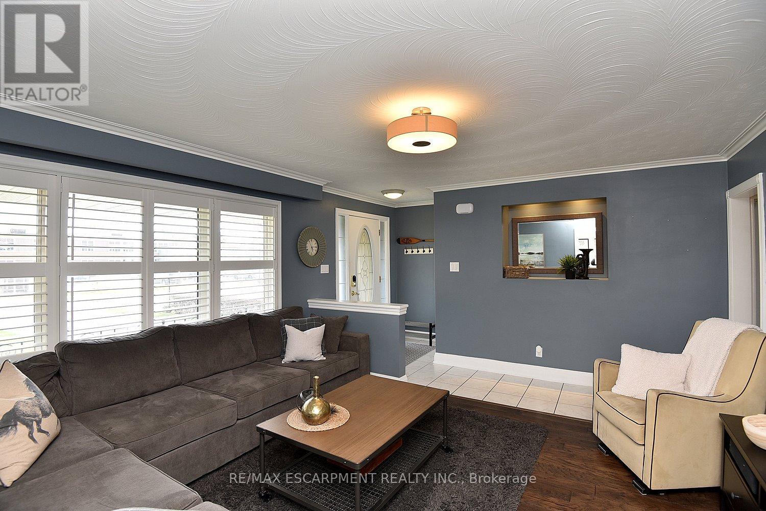 1204 Tavistock Drive, Burlington, Ontario  L7P 2N5 - Photo 6 - W12483415