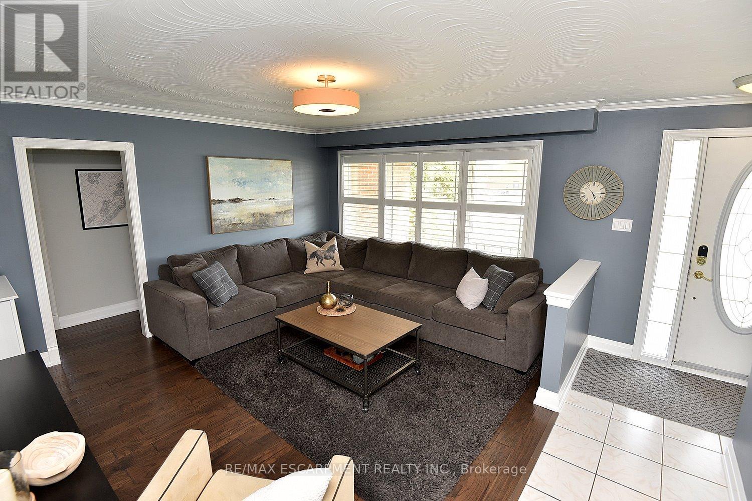 1204 Tavistock Drive, Burlington, Ontario  L7P 2N5 - Photo 8 - W12483415