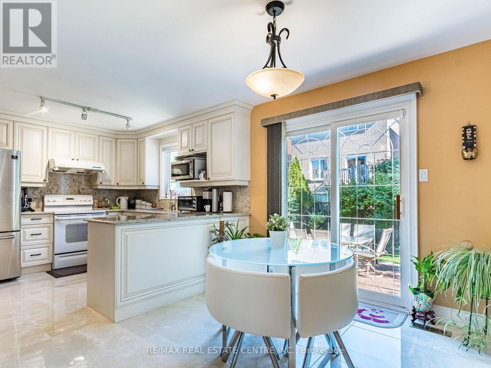 6439 Osprey Boulevard, Mississauga, Ontario  L5N 6E4 - Photo 15 - W12483417