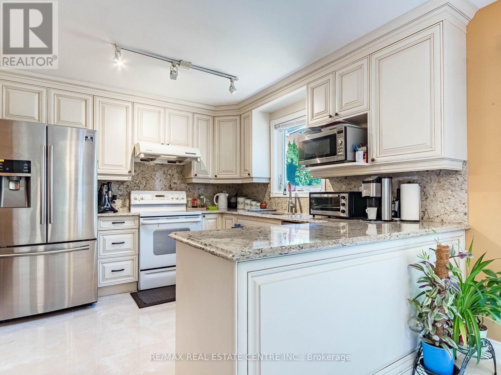 6439 Osprey Boulevard, Mississauga, Ontario  L5N 6E4 - Photo 16 - W12483417