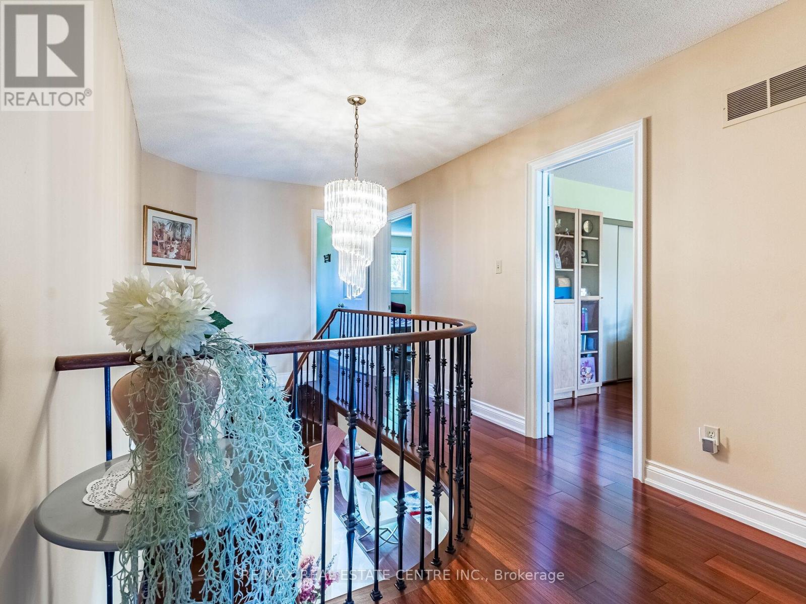6439 Osprey Boulevard, Mississauga, Ontario  L5N 6E4 - Photo 22 - W12483417