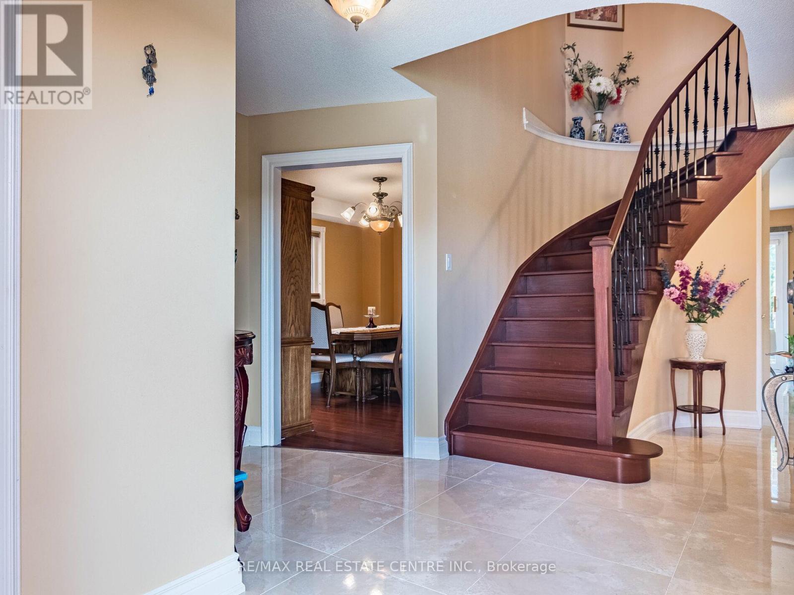 6439 Osprey Boulevard, Mississauga, Ontario  L5N 6E4 - Photo 4 - W12483417