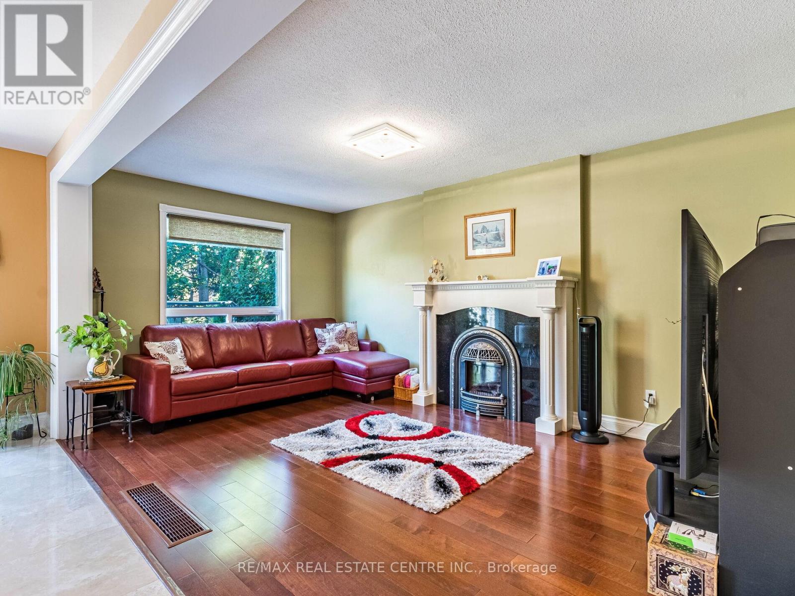6439 Osprey Boulevard, Mississauga, Ontario  L5N 6E4 - Photo 9 - W12483417