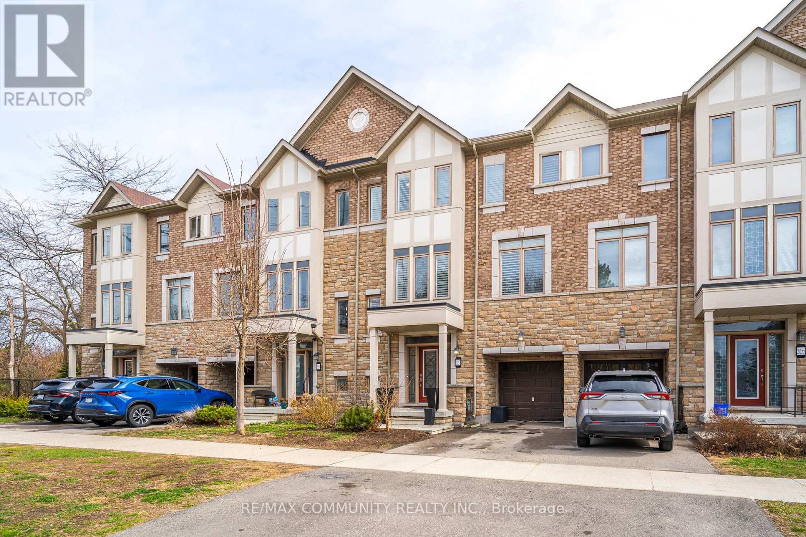 2057 CLIFF ROAD, Mississauga, Ontario