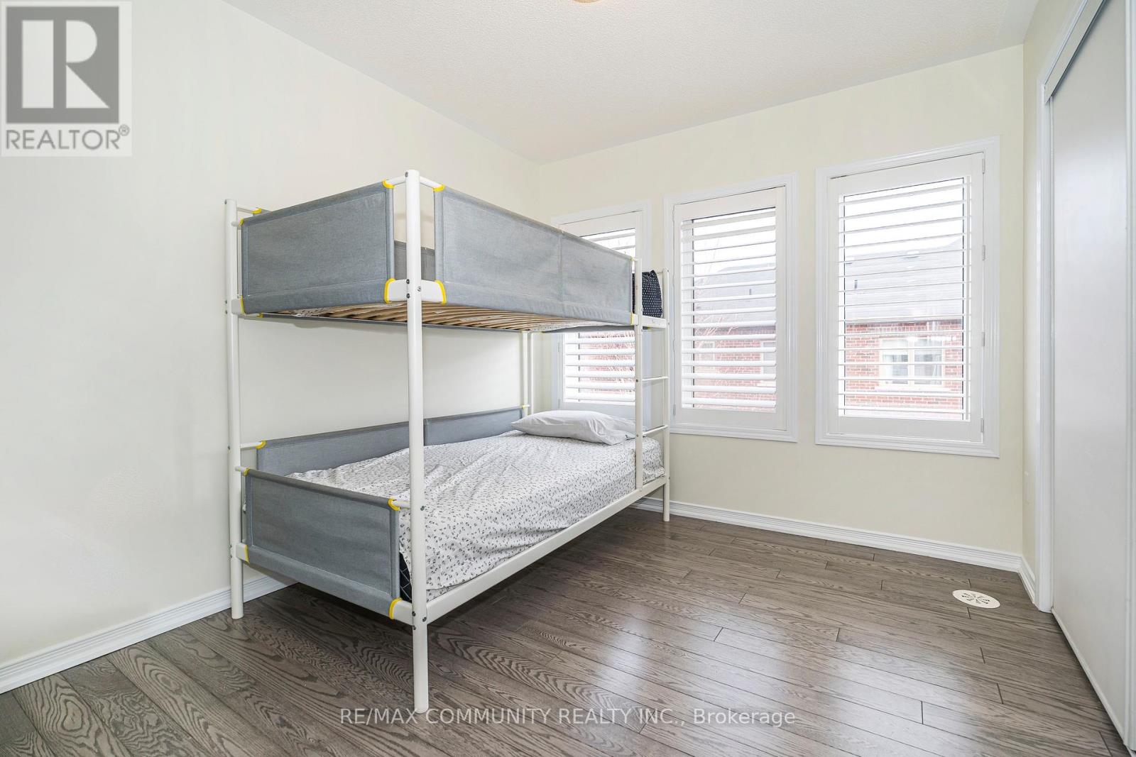 2057 Cliff Road, Mississauga, Ontario  L5A 2N6 - Photo 14 - W12483448