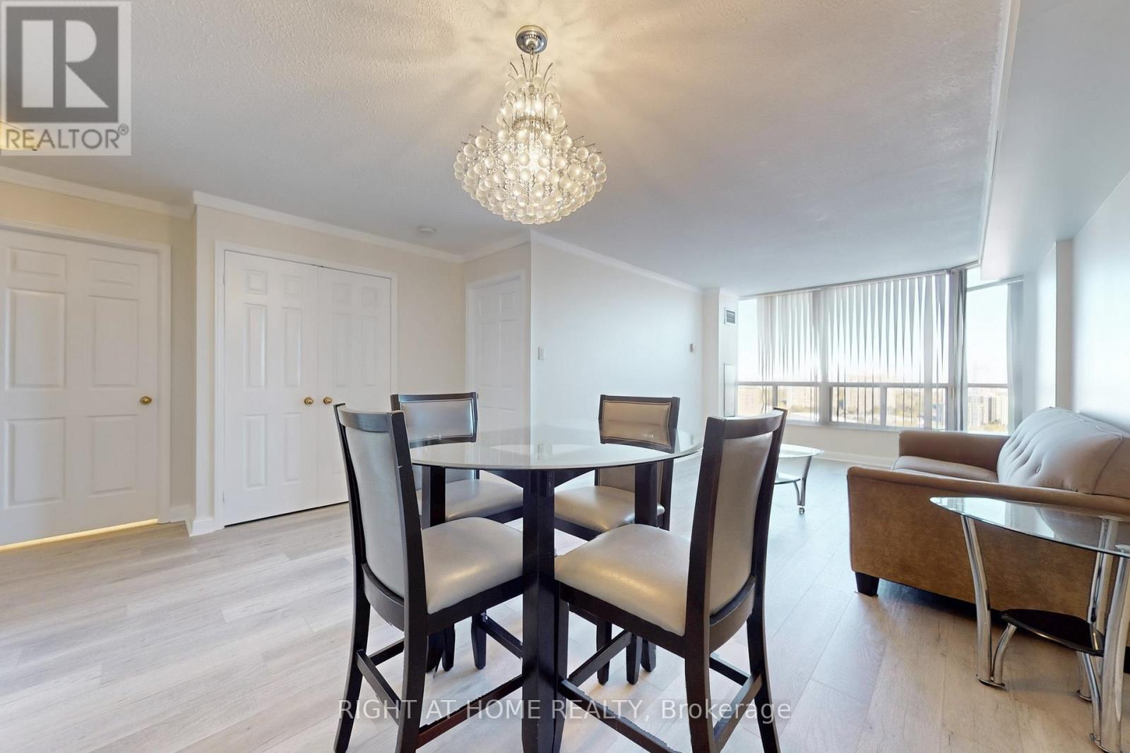 2206 - 22 Hanover Road, Brampton, Ontario  L6S 5K7 - Photo 14 - W12483458